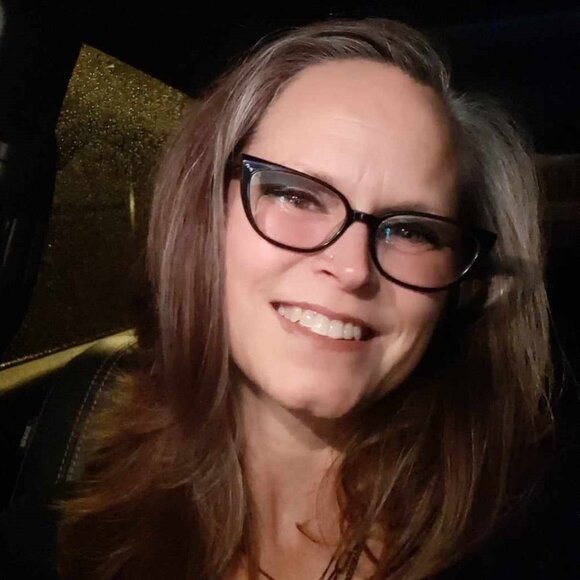 Meet your Posher, Jennifer - Picture 1 of 1